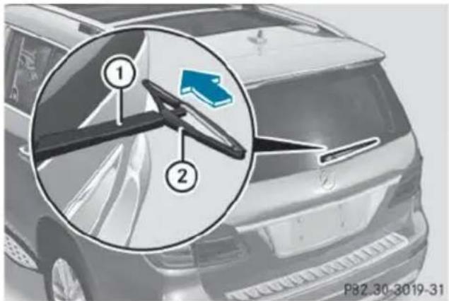 Mercedes-Benz GL (2014) - Removing a wiper blade - 1