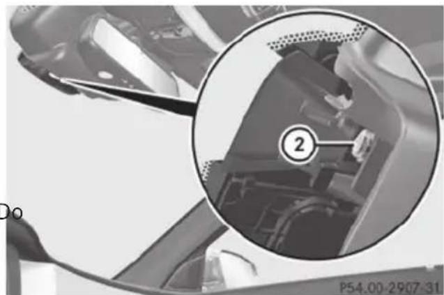 Mercedes-Benz S-Class - Cleaning the display - 1