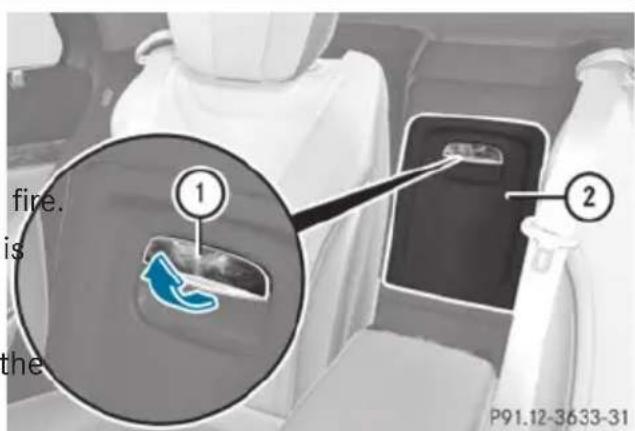 Mercedes-Benz S-Class - Using the coolbox - 1