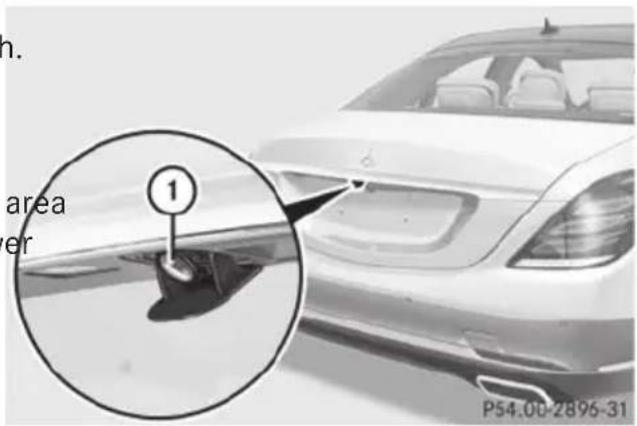 Mercedes-Benz S-Class - Cleaning the 360° camera - 1