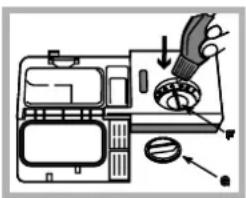 INDESIT DSG 2631 EU - Einfüllen des Klarspülers - 1
