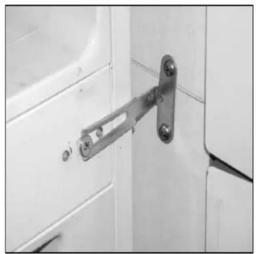 BAUMATIC BR27B - Installing your fridge freezer - 8