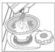 HOTPOINT LFF 8M121 C EU - Measuring out the refined salt - 1