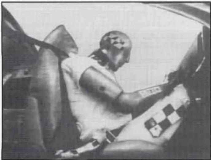 CADILLAC Deville (1997) - Why Safety Belts Work - 6