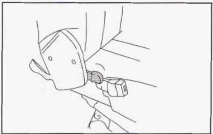 CADILLAC Deville (1997) - Folding or Reclining the Seatbacks - 2