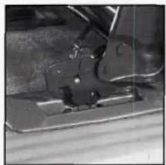CADILLAC Deville (1997) - Replacing the Bucket Seats - 1