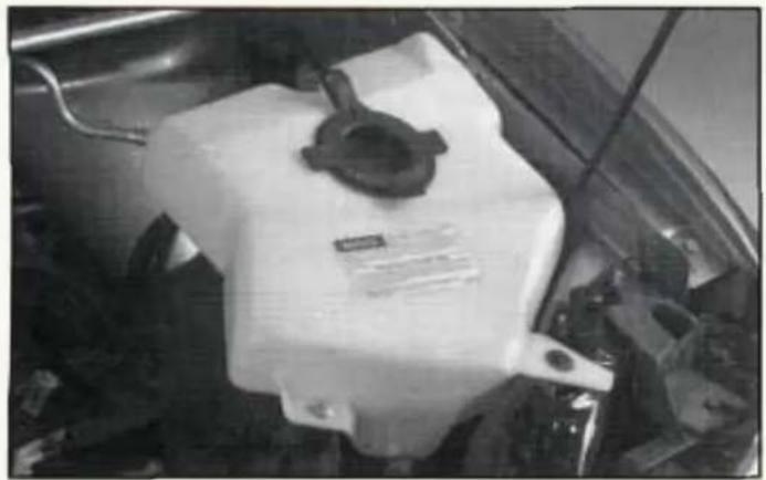 CADILLAC Deville (1997) - Checking Coolant - 1