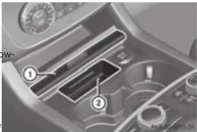 Mercedes-Benz GL 450 (2015) - Stowage compartment in the front center console - 1