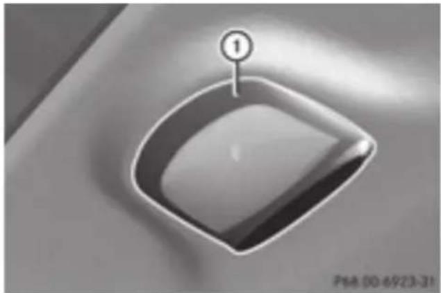 Mercedes-Benz GL 450 (2015) - Headlamps fogged up on the inside - 1