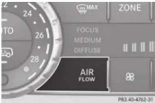Mercedes-Benz GL 450 (2015) - Adjusting the climate mode settings 3-zone automatic climate control - 1