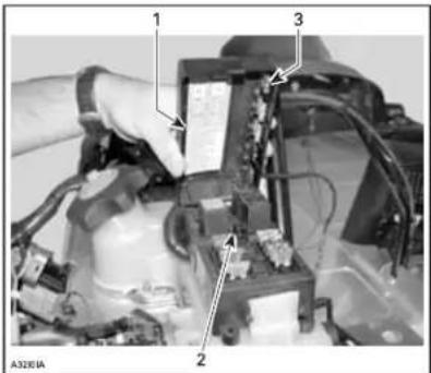 LYNX 5900 (2006) - Fuse for starting system and electric power outlet - 2