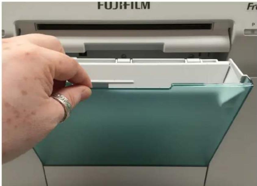 FUJIFILM Smartlab Frontier-S DX100 - Empty the Wastepaper Box - 1