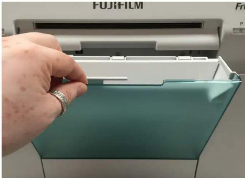 FUJIFILM Smartlab Frontier-S DX100 - Cleaning the feed rollers (Roll Unit) - 1