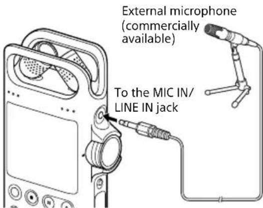 External microphone (commercially available) To the MIC IN/ LINE IN jack