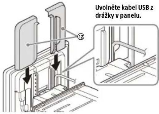 Uvolněte kabel USB z drážky v panelu.