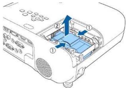 EPSON EB-X49 - Uchopte výstupek lampy a lampu vyjměte. - 1