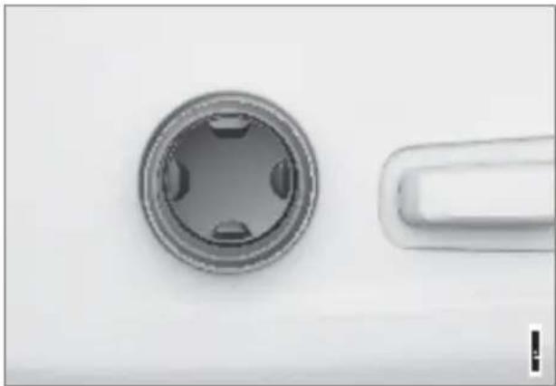 Polestar 2 - Adjusting the lumbar support in the front seat - 2