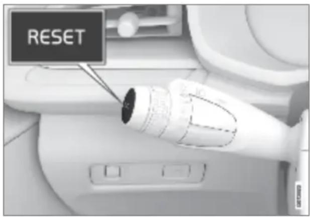 Polestar 2 - Reset to zero using the left-hand stalk switch - 1