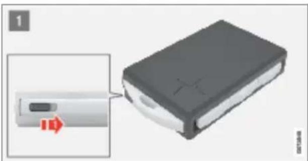 Polestar 2 - Replacing the battery in the key - 2