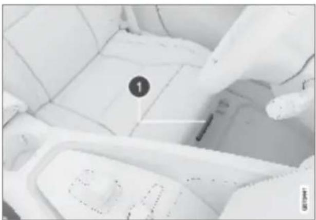Polestar 2 - Adjusting the lumbar support in the front seat - 1