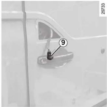 RENAULT Master (2020) - REAR LIGHTS: changing bulbs (2/2) - 2