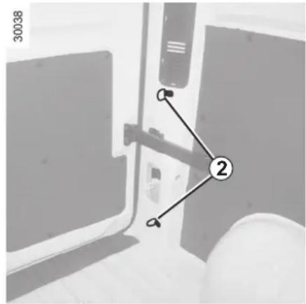 RENAULT Master (2020) - Transporting objects in the rear load area - 1