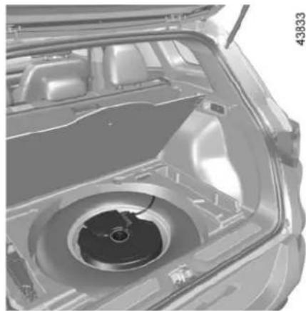 RENAULT Kadjar (2020) - Vehicle fitted with a subwoofer below the luggage compartment carpet - 1