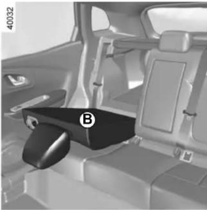 RENAULT Kadjar (2020) - To manually fold down the seatbacks - 4