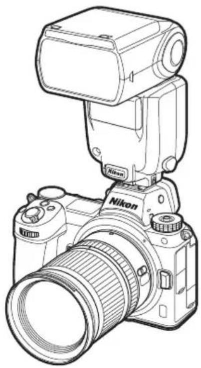NIKON Z 7II - Namontujte blesk do sáněk pro příslušenství fotoaparátu. - 1