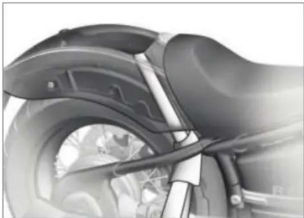 BMW R 18 (2020) - Převrácení vozidla na bok při zvednutí - 2
