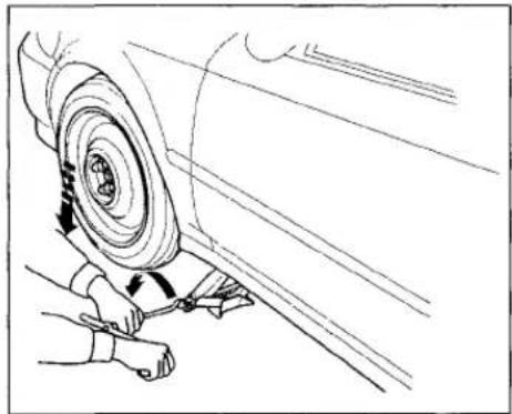 Honda Civic Coupe (1998) - Changing a Flat Tire - 2