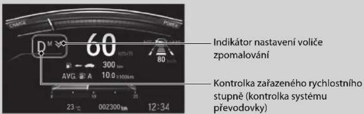 CHMKA Pojet 2 60 M 300 km AVG. A 10.0 x 100km 23°C 002300 km 12:34 Indikátor nastavení voliče zpomalování Kontrolka zařazeného rychlostního stupně (kontrolka systému převodovky)