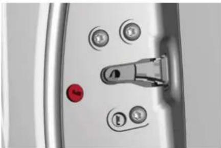 ALFA ROMEO Giulia (2021) - Locking The Doors With A Depleted Battery - 1