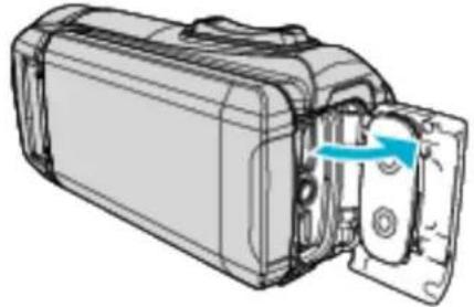 JVC Everio GZ-RX515 - Inserting an SD Card - 1
