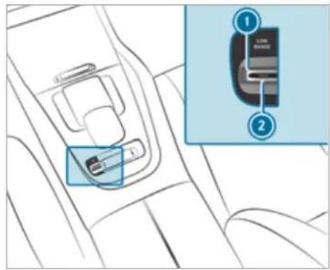 Mercedes-Benz GLS (2021) - Shifting the transfer case - 1