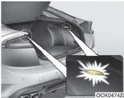 KIA Stinger (2021) - Liftgate room lamp - 1