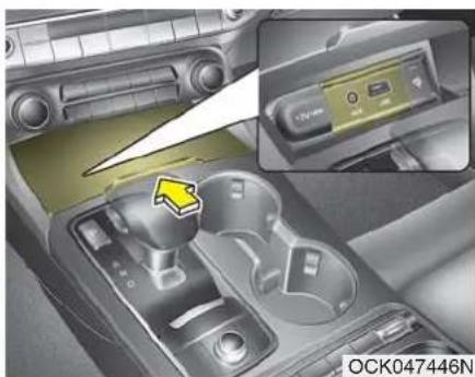 KIA Stinger (2021) - AUX, USB port - 1