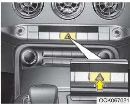 KIA Stinger (2021) - Hazard warning flasher - 1