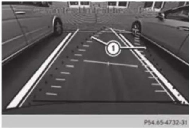 Mercedes-Benz GL (2012) - Reverse perpendicular parking with the steering wheel at an angle - 2