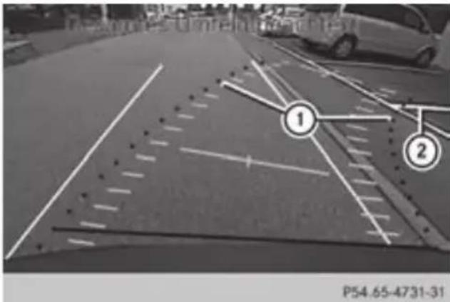 Mercedes-Benz GL (2012) - Reverse perpendicular parking with the steering wheel at an angle - 1