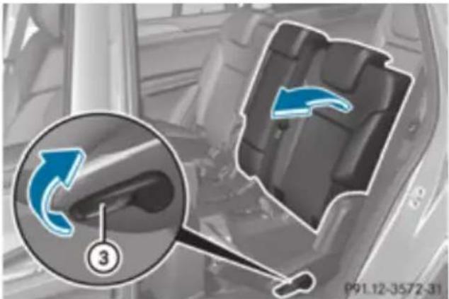Mercedes-Benz GL (2012) - Folding the rear bench seat forwards - 2