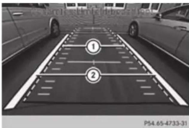 Mercedes-Benz GL (2012) - Reverse perpendicular parking with the steering wheel at an angle - 3
