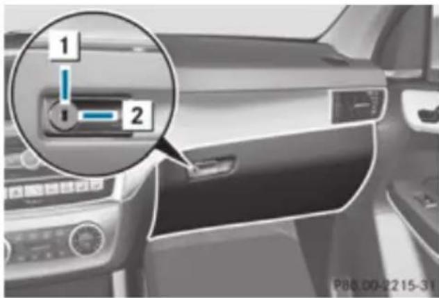 Mercedes-Benz GL (2012) - Glove compartment - 2