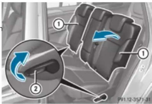 Mercedes-Benz GL (2012) - Adjusting the backrest angle (2nd row of seats) - 1