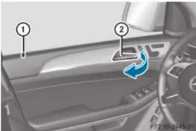 Mercedes-Benz GL (2012) - Unlocking and opening the doors from the inside - 1