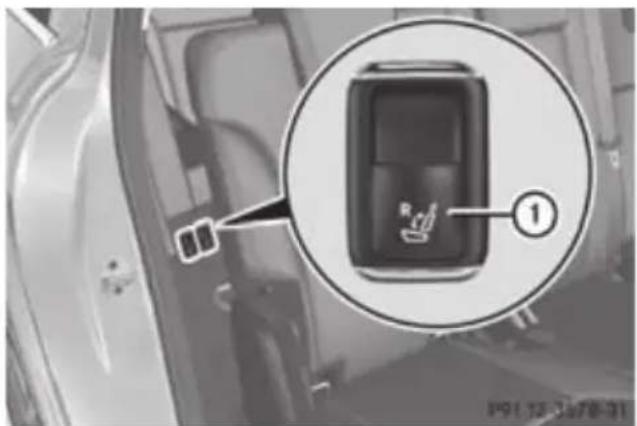 Mercedes-Benz GL (2012) - Folding forwards/back in the rear compartment - 1