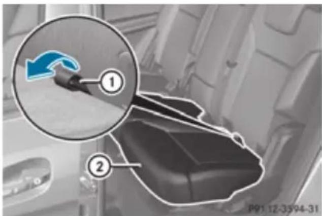 Mercedes-Benz GL (2012) - Folding the rear bench seat forwards - 1