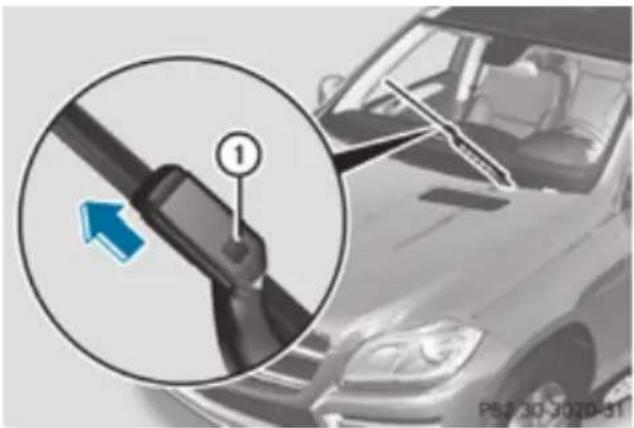 Mercedes-Benz GL (2012) - Removing the wiper blades - 2