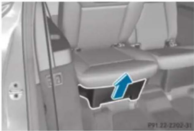 Mercedes-Benz GL (2012) - Detachable panel (3rd row of seats) - 1