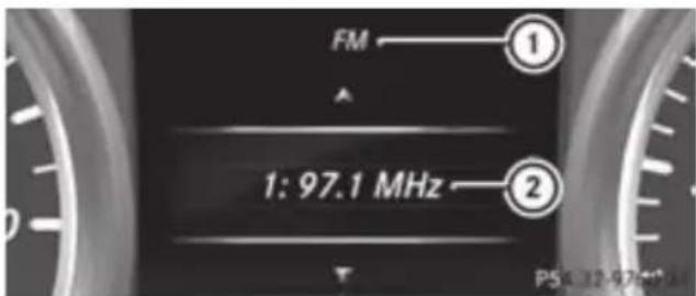 Mercedes-Benz GL (2012) - Selecting a radio station - 1